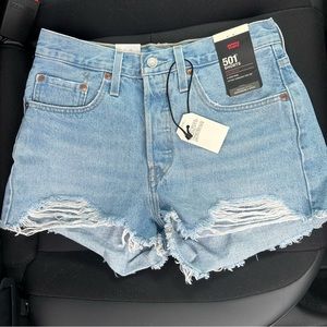 NWT Levi 501 light denim distressed shorts